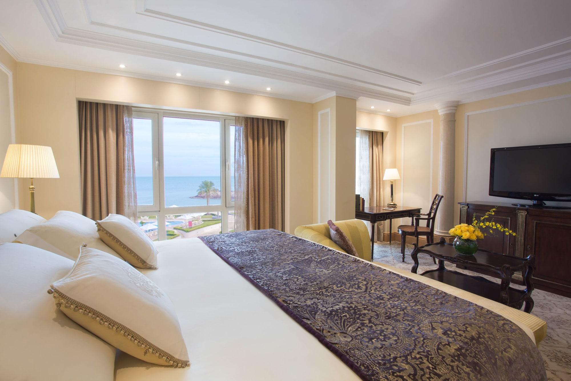 The Regency Hotel Kuwait Kuwait City Exterior photo A suite at the hotel