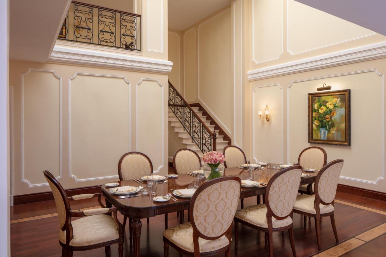 The Regency Hotel Kuwait Kuwait City Exterior photo Dining room