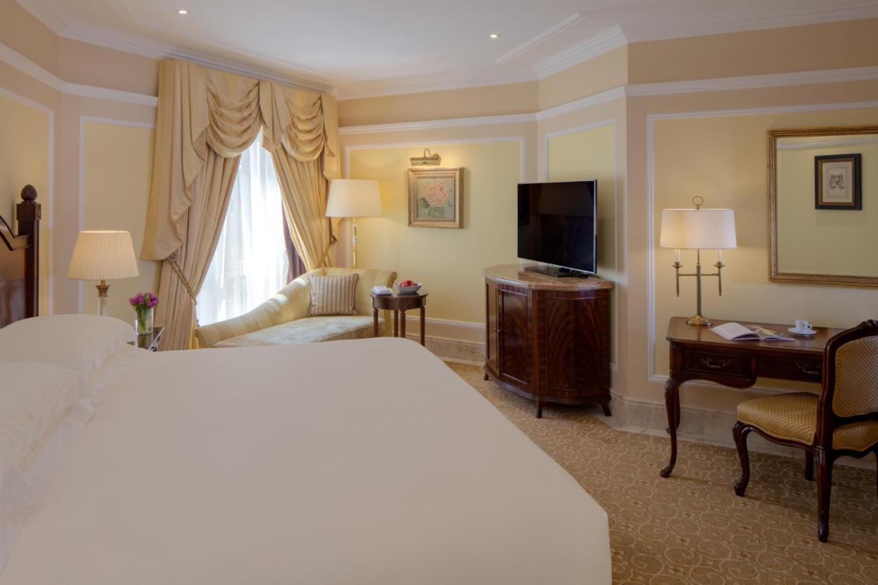 The Regency Hotel Kuwait Kuwait City Exterior photo A room at the hotel
