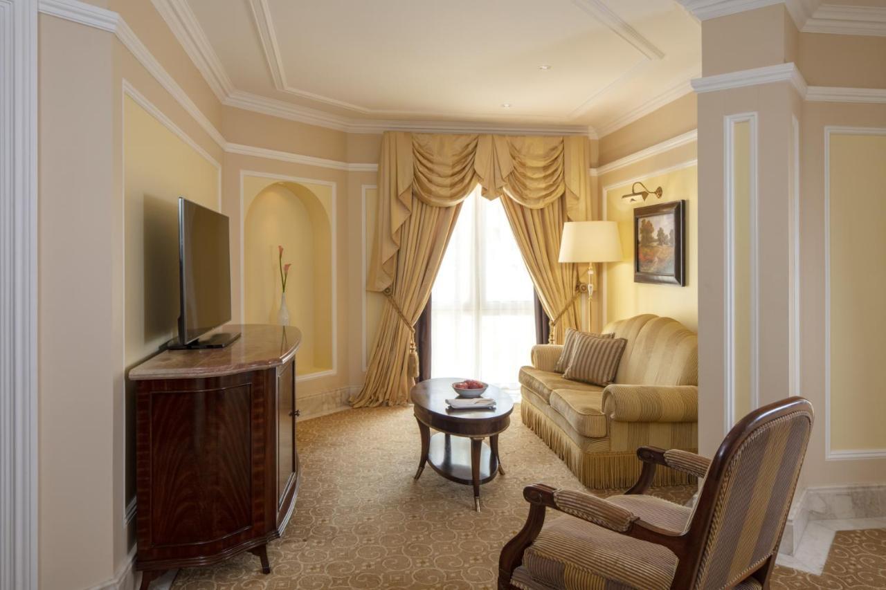 The Regency Hotel Kuwait Kuwait City Exterior photo A living room at the Ritz-Carlton, Tarrant County