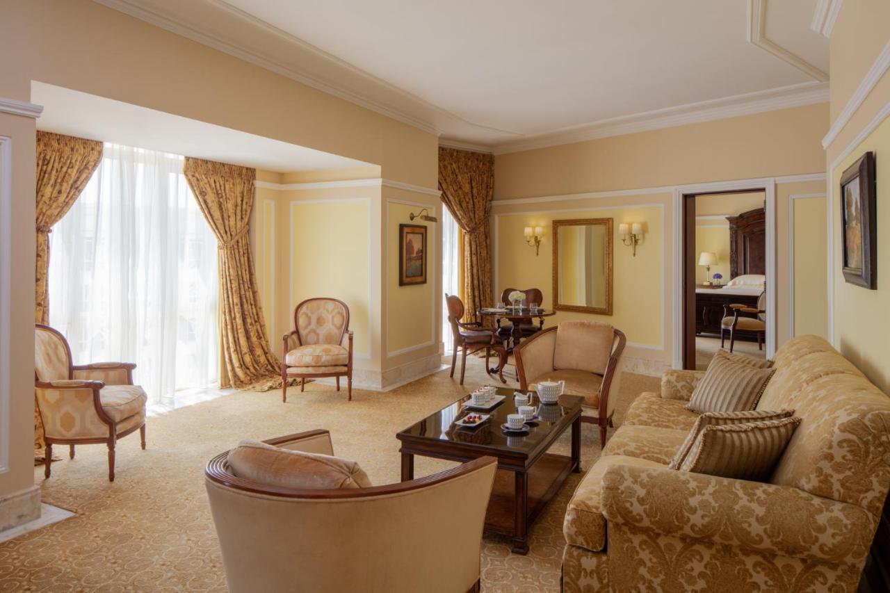 The Regency Hotel Kuwait Kuwait City Exterior photo A suite at the Four Seasons Hotel, Istanbul
