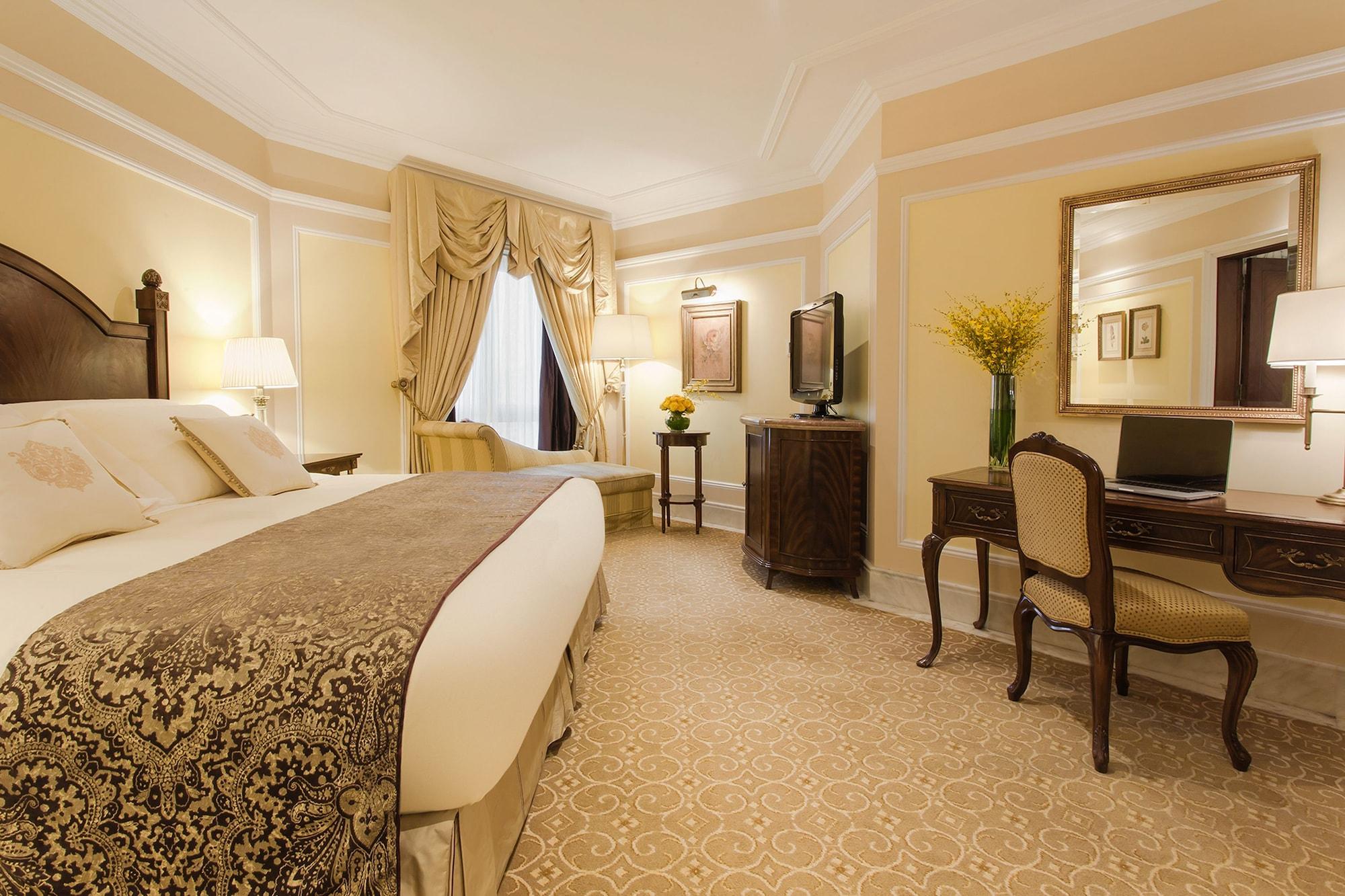 The Regency Hotel Kuwait Kuwait City Exterior photo A room at the Waldorf Astoria New York