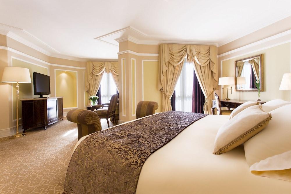 The Regency Hotel Kuwait Kuwait City Exterior photo A suite at the Four Seasons Hotel, London