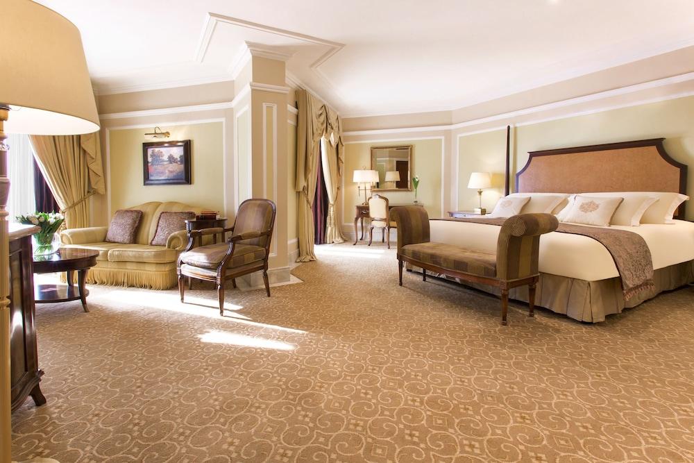 The Regency Hotel Kuwait Kuwait City Exterior photo A suite at the Waldorf Astoria New York
