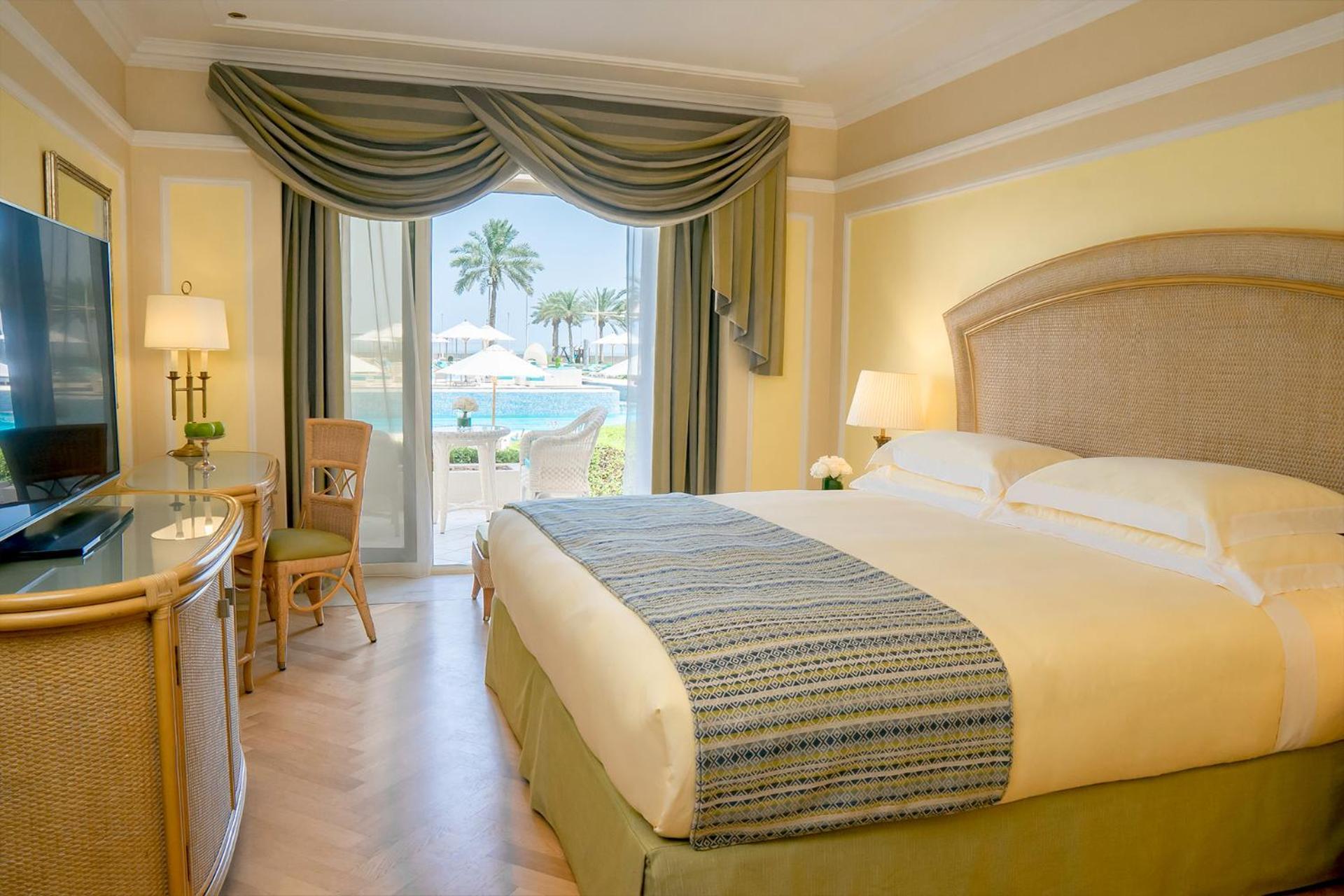 The Regency Hotel Kuwait Kuwait City Exterior photo A room at the Hilton Sharm El Sheikh Resort