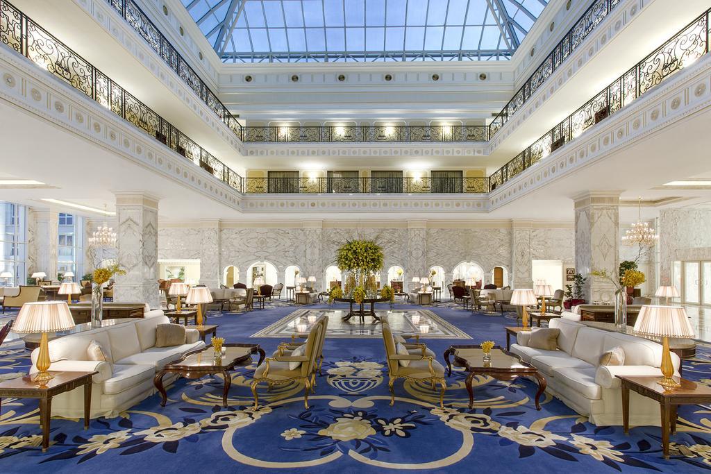 The Regency Hotel Kuwait Kuwait City Exterior photo The lobby of the hotel