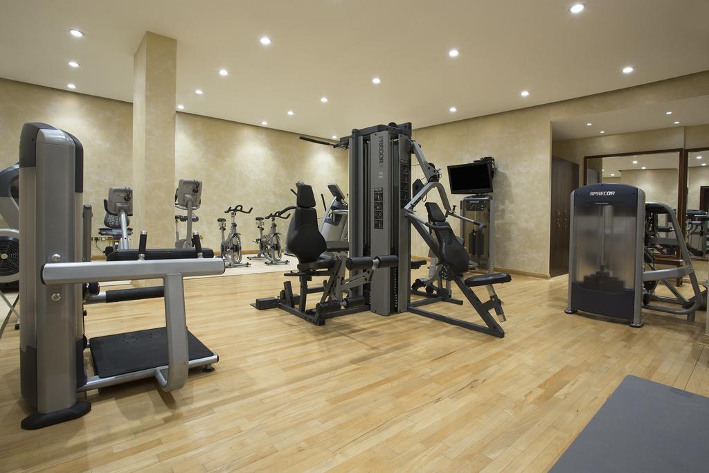 The Regency Hotel Kuwait Kuwait City Exterior photo The gym at the hotel